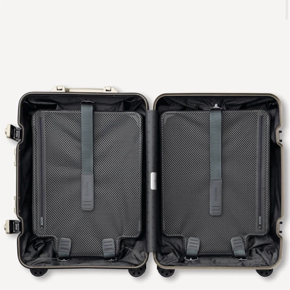 Silver and Gold Hard Shell Suitcase RIMOWA - Picture 5 of 5